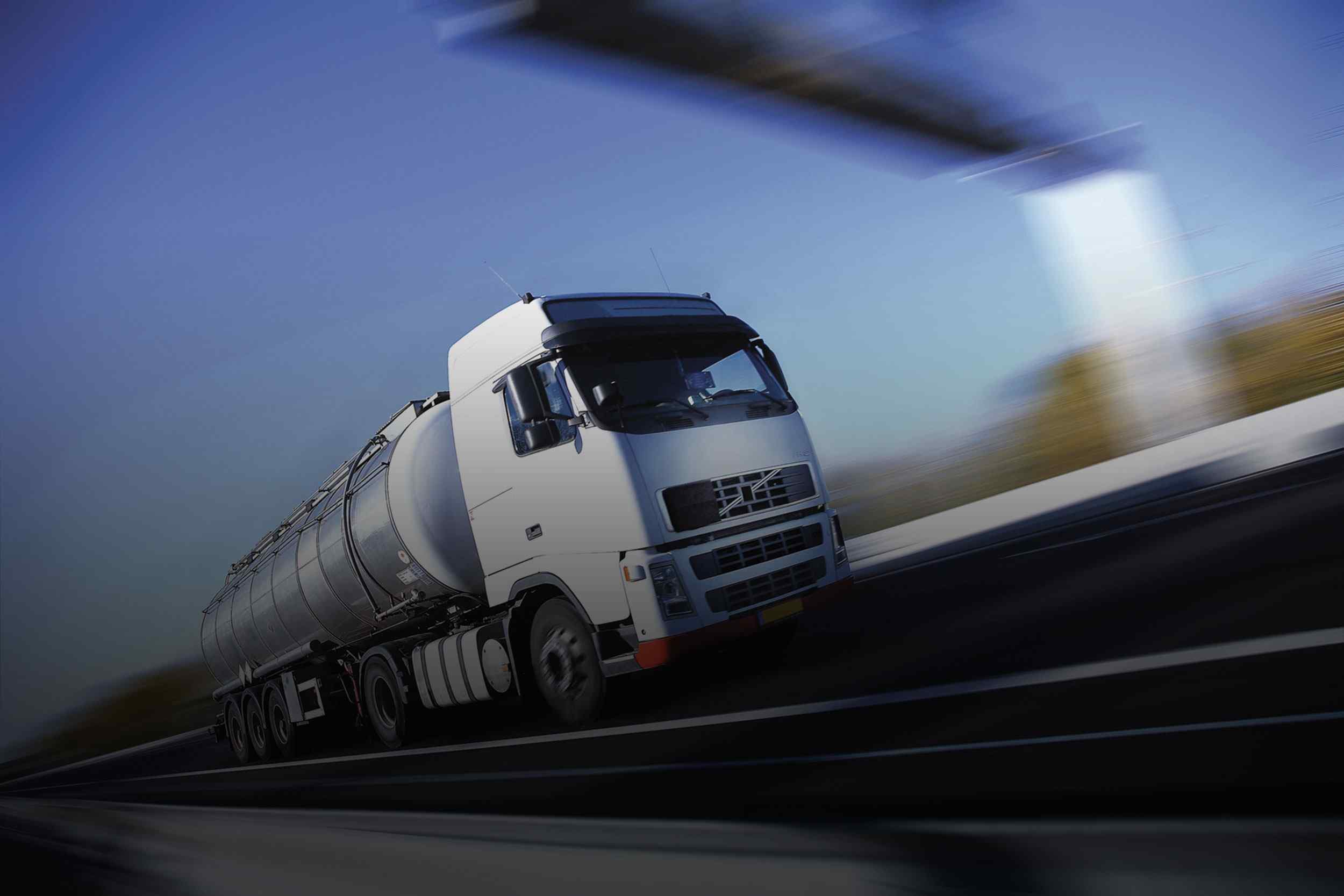 https://miamilimousines.com.br/wp-content/uploads/2015/09/White-Truck-single.jpg